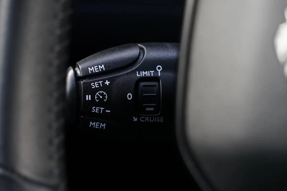 1.2 PureTech Allure Pack, NL, LED, CarPlay, cam.