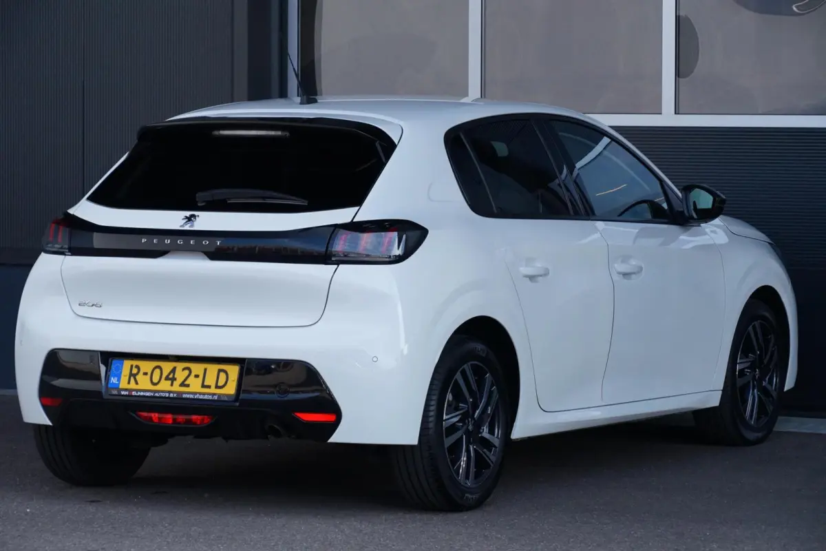 1.2 PureTech Allure Pack, NL, LED, CarPlay, cam.
