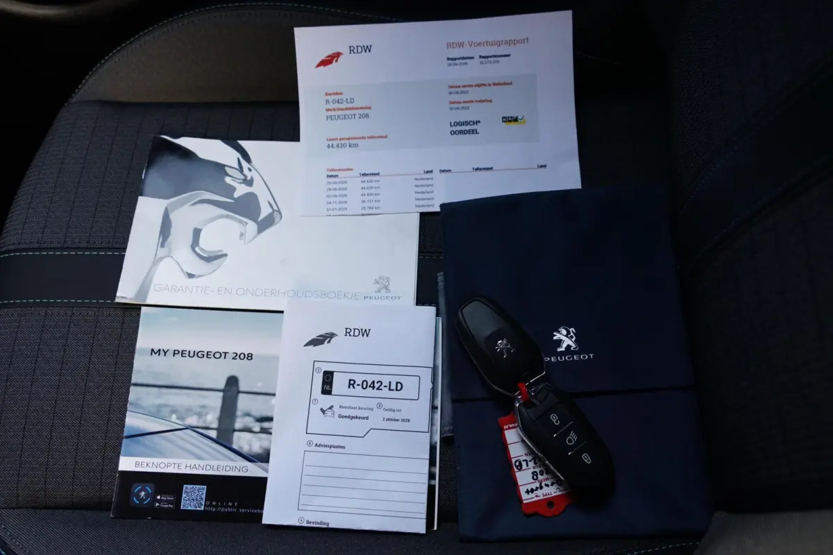1.2 PureTech Allure Pack, NL, LED, CarPlay, cam.