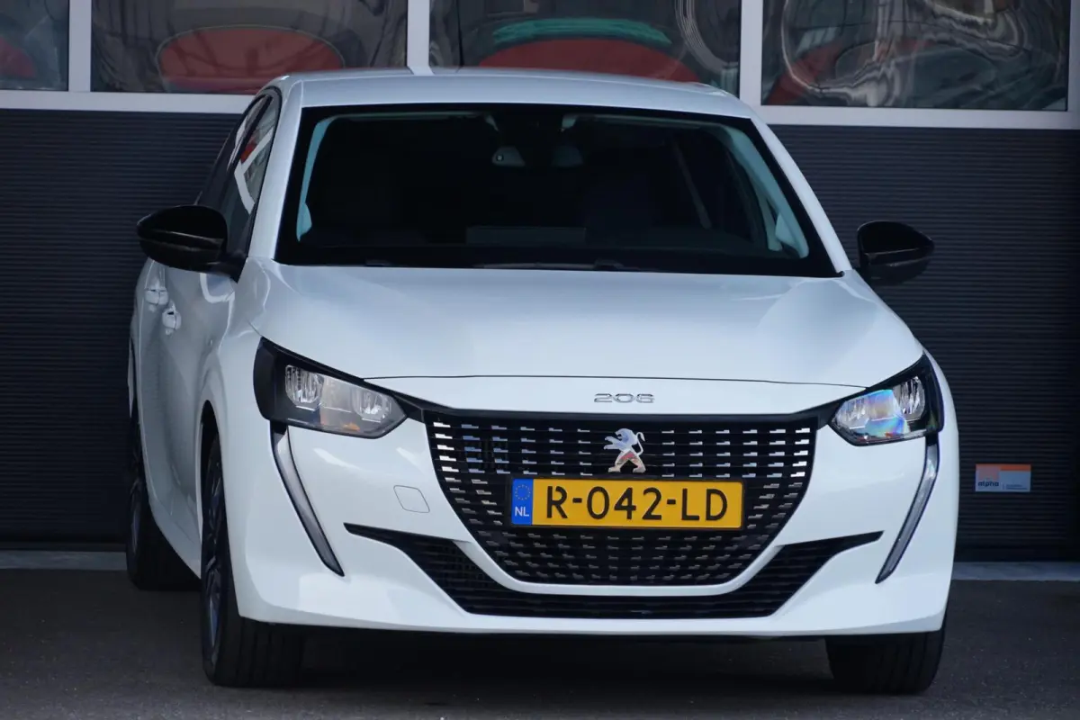 1.2 PureTech Allure Pack, NL, LED, CarPlay, cam.