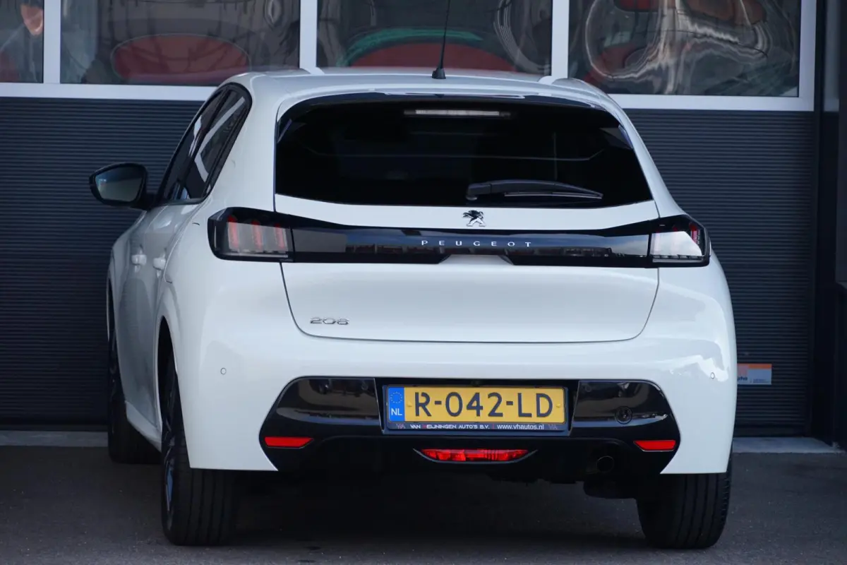 1.2 PureTech Allure Pack, NL, LED, CarPlay, cam.