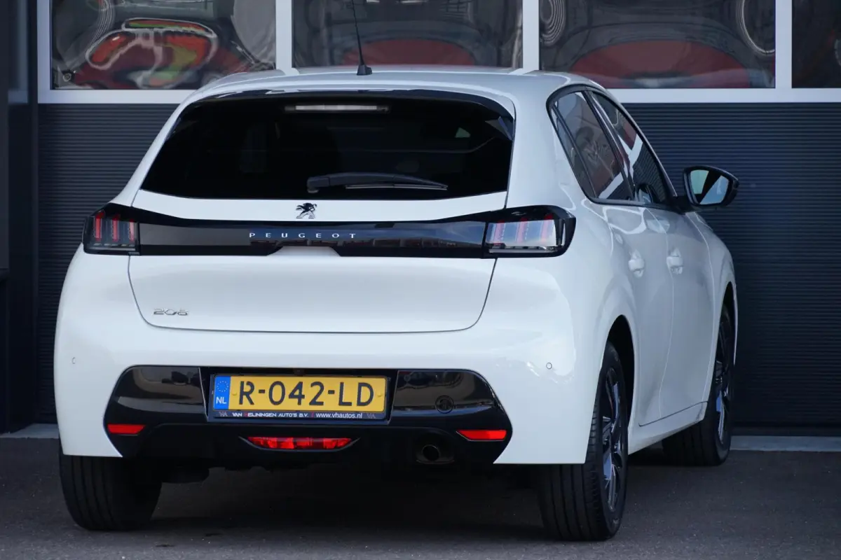 1.2 PureTech Allure Pack, NL, LED, CarPlay, cam.