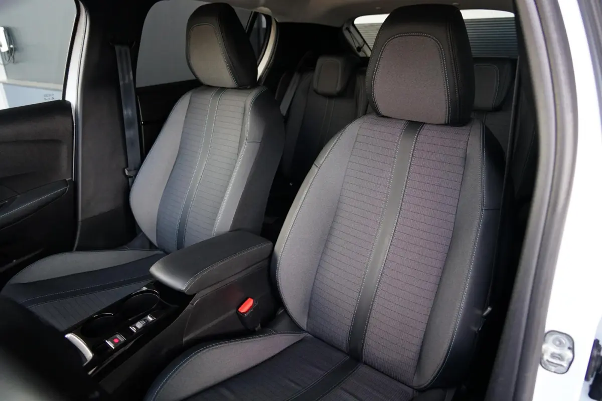 1.2 PureTech Allure Pack, NL, LED, CarPlay, cam.