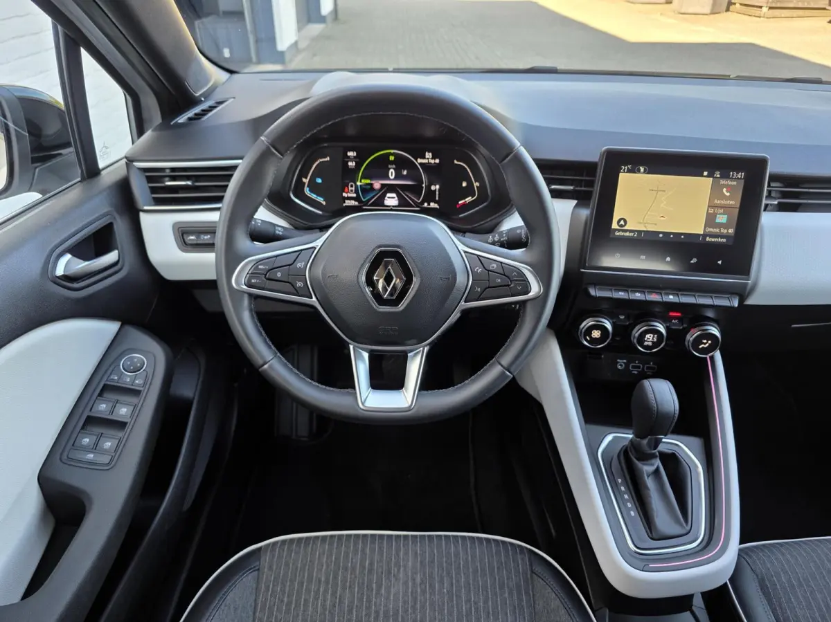1.6 E-Tech Hybrid 145 Techno