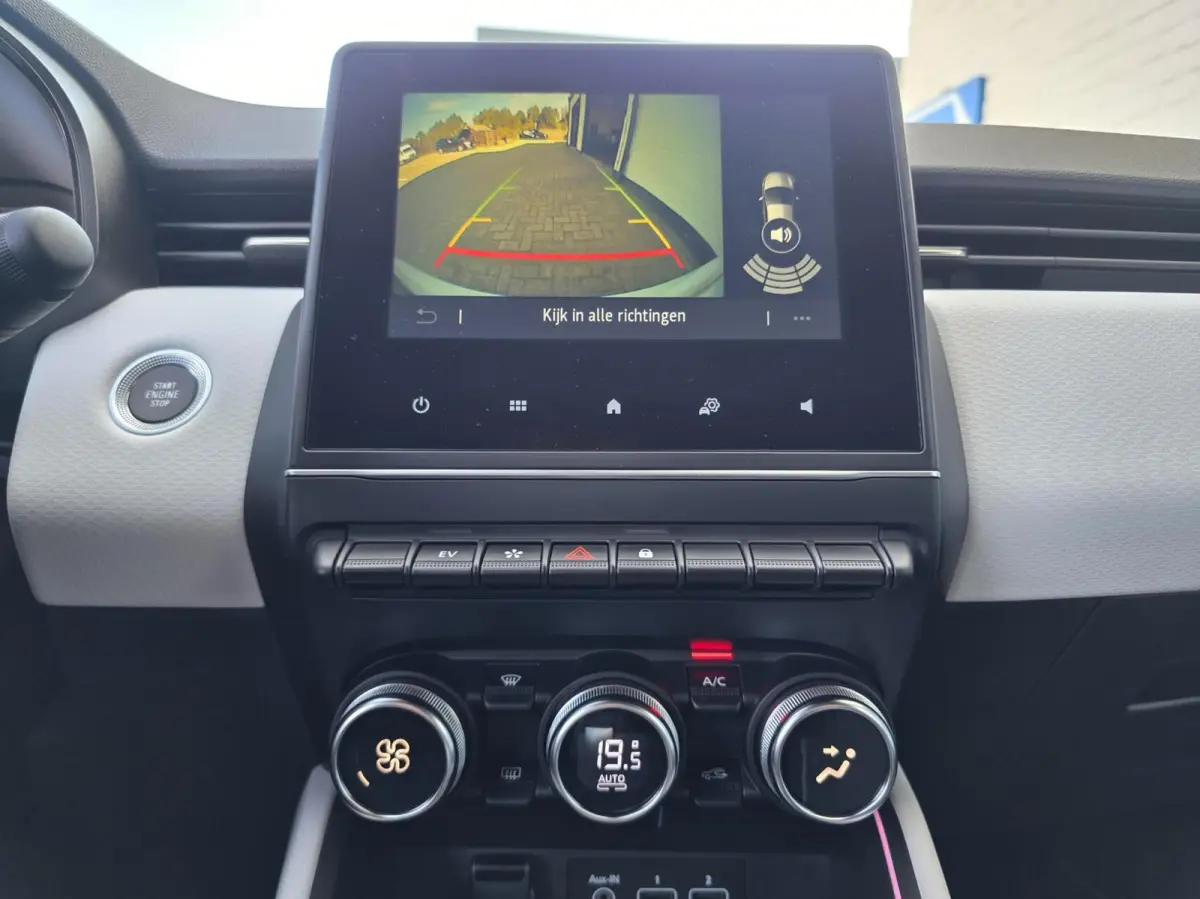 1.6 E-Tech Hybrid 145 Techno