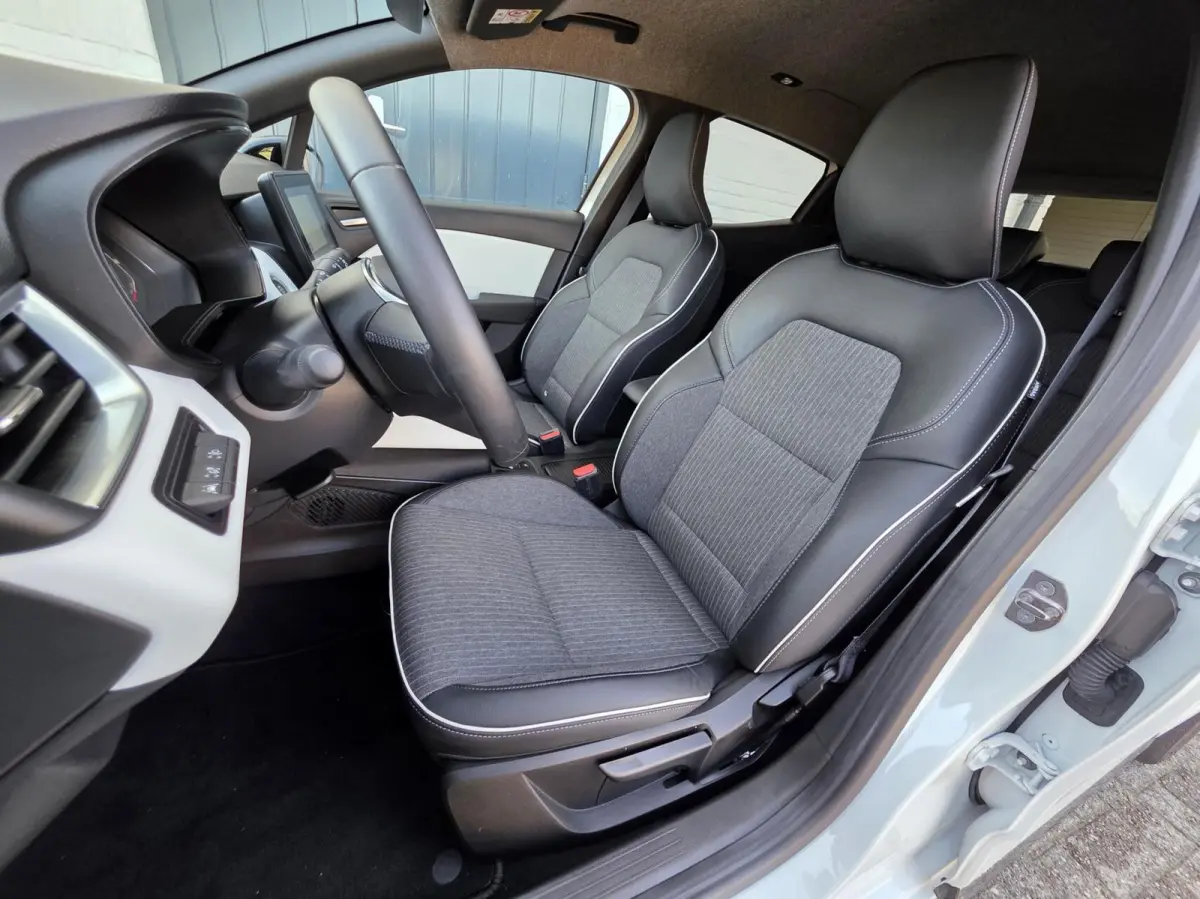 1.6 E-Tech Hybrid 145 Techno