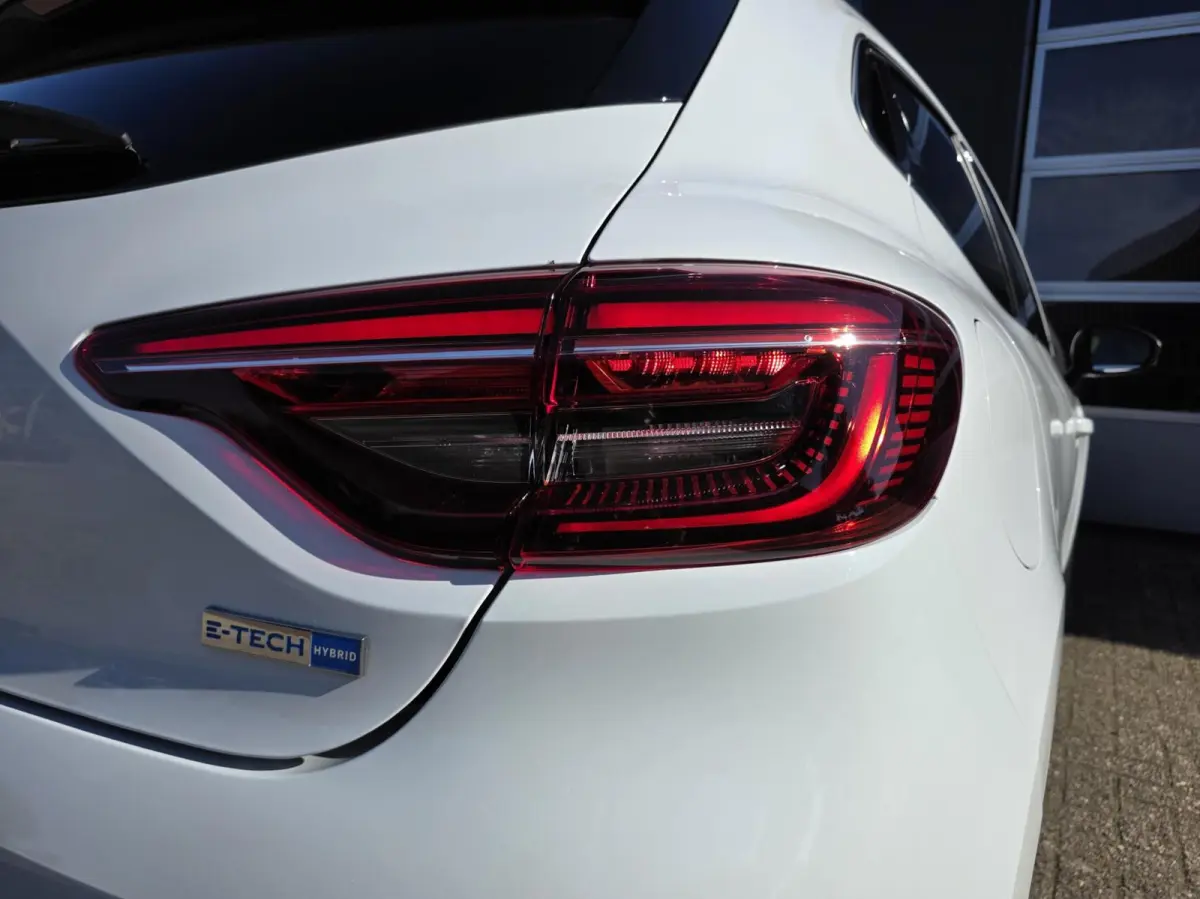 1.6 E-Tech Hybrid 145 Techno
