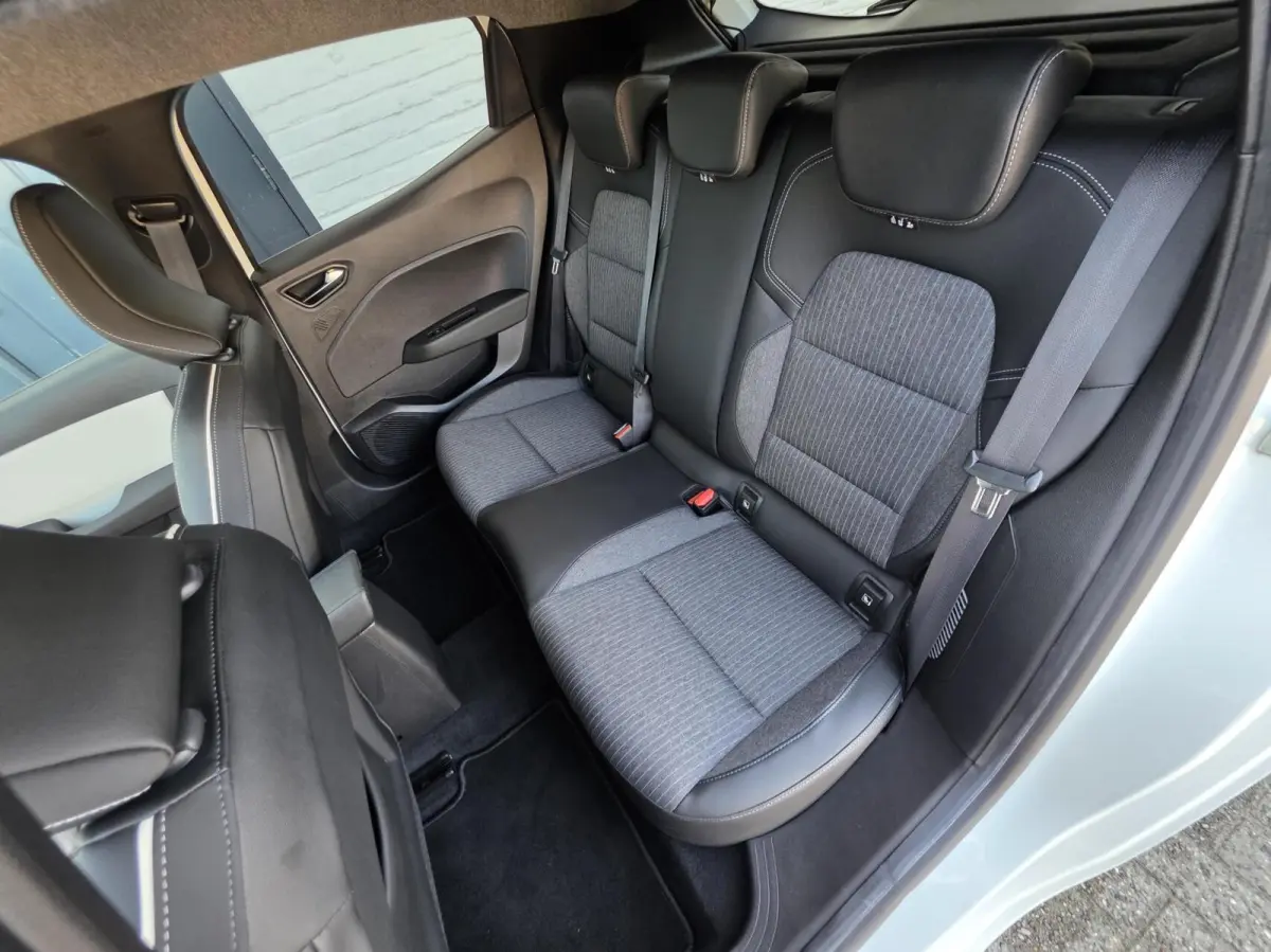1.6 E-Tech Hybrid 145 Techno