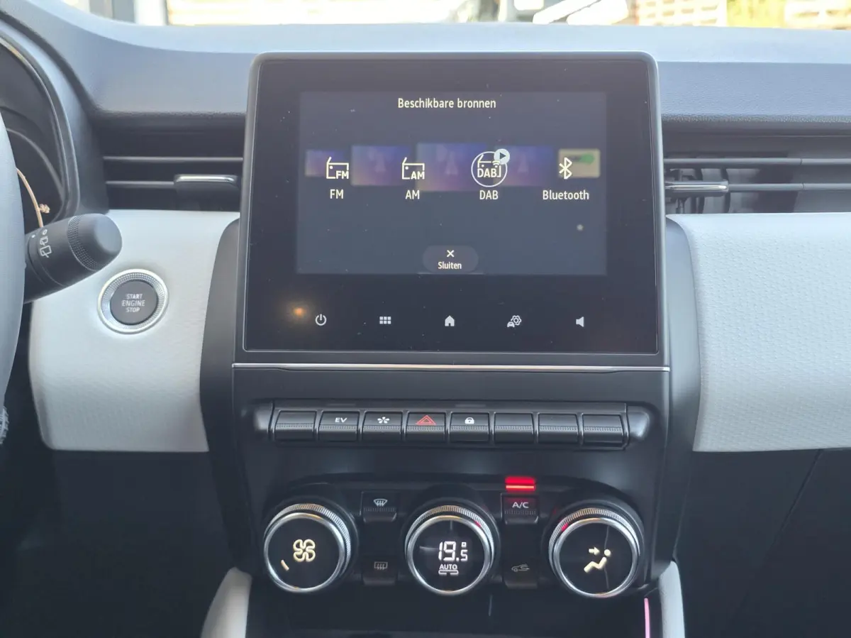 1.6 E-Tech Hybrid 145 Techno
