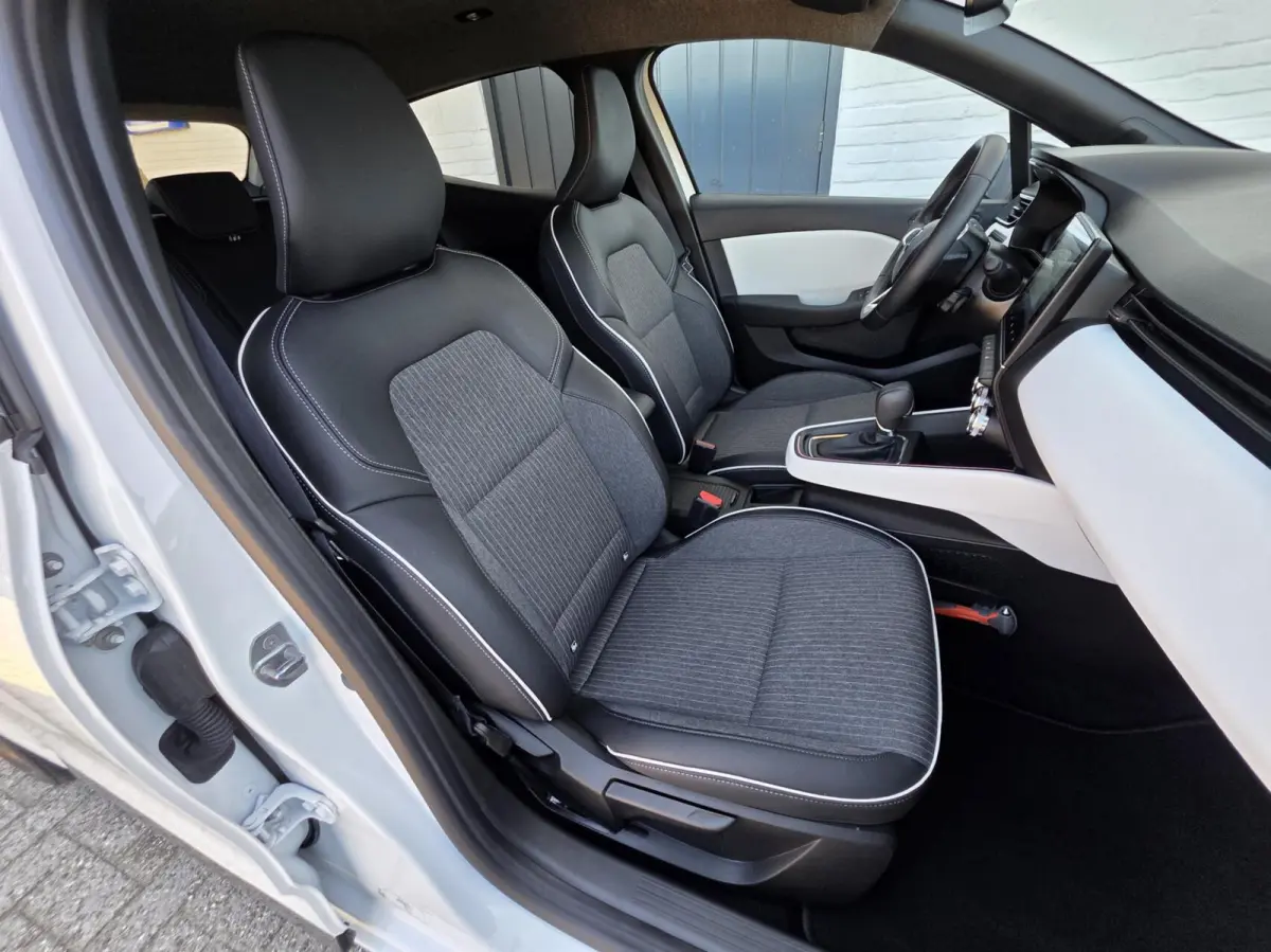 1.6 E-Tech Hybrid 145 Techno