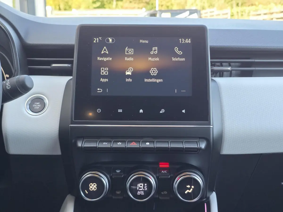 1.6 E-Tech Hybrid 145 Techno
