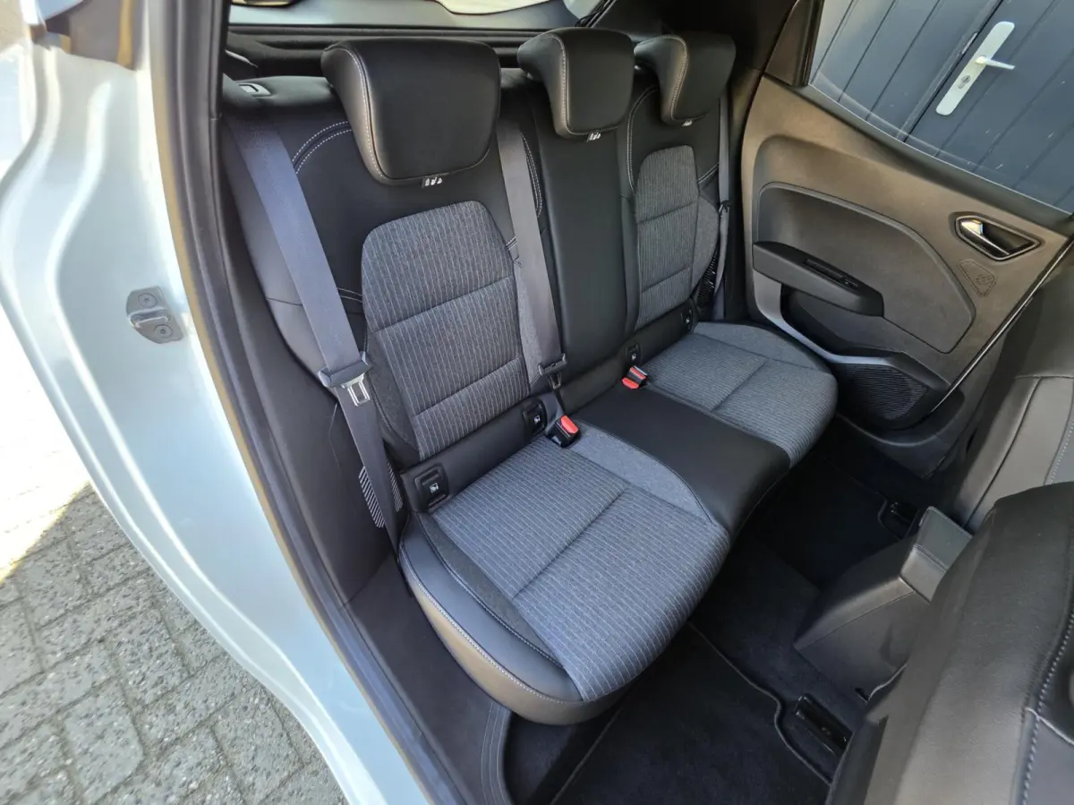 1.6 E-Tech Hybrid 145 Techno
