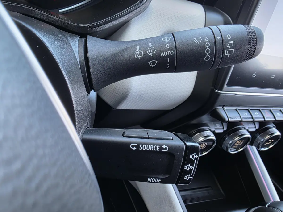 1.6 E-Tech Hybrid 145 Techno
