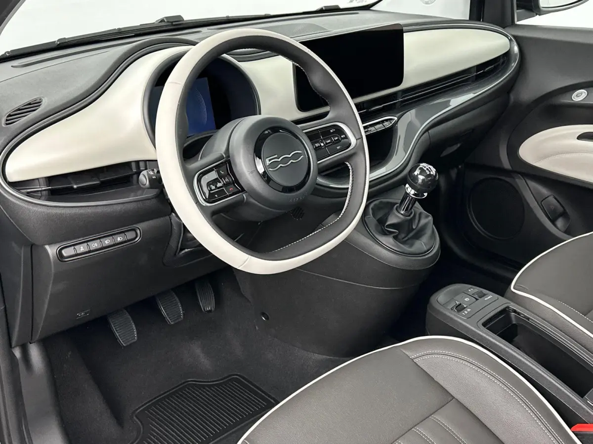 1.0 Hybrid La Prima | Applecarplay&Androidauto | Camera | Navigatie | Stoelverwarming | Panoramadak | Keyless | 2+6 jaar garantie |