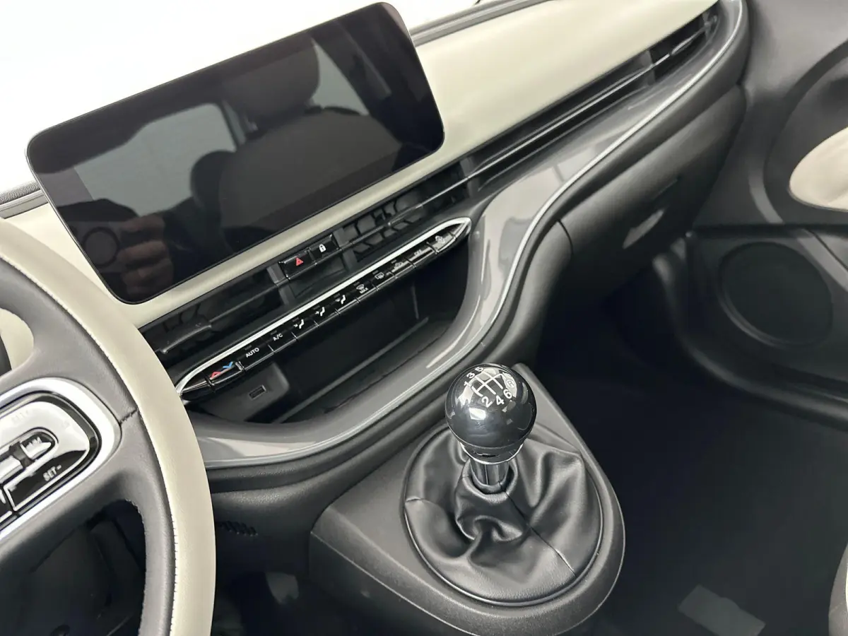 1.0 Hybrid La Prima | Applecarplay&Androidauto | Camera | Navigatie | Stoelverwarming | Panoramadak | Keyless | 2+6 jaar garantie |