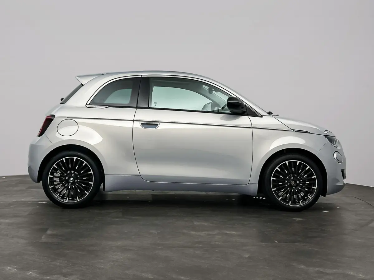 1.0 Hybrid La Prima | Applecarplay&Androidauto | Camera | Navigatie | Stoelverwarming | Panoramadak | Keyless | 2+6 jaar garantie |