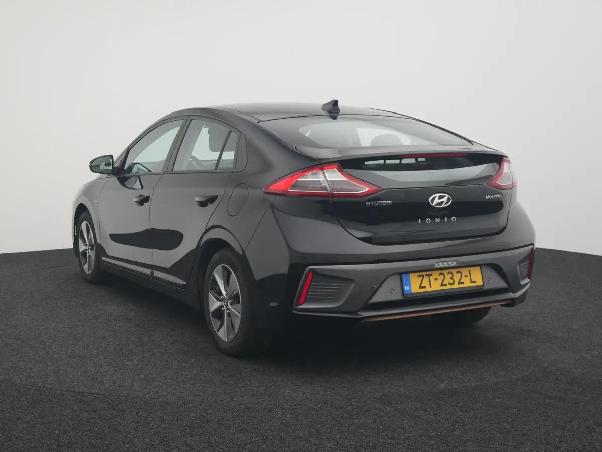 Comfort EV | Achteruitrijcamera | Navigatie | DAB+ | ACC | Lane Assist |