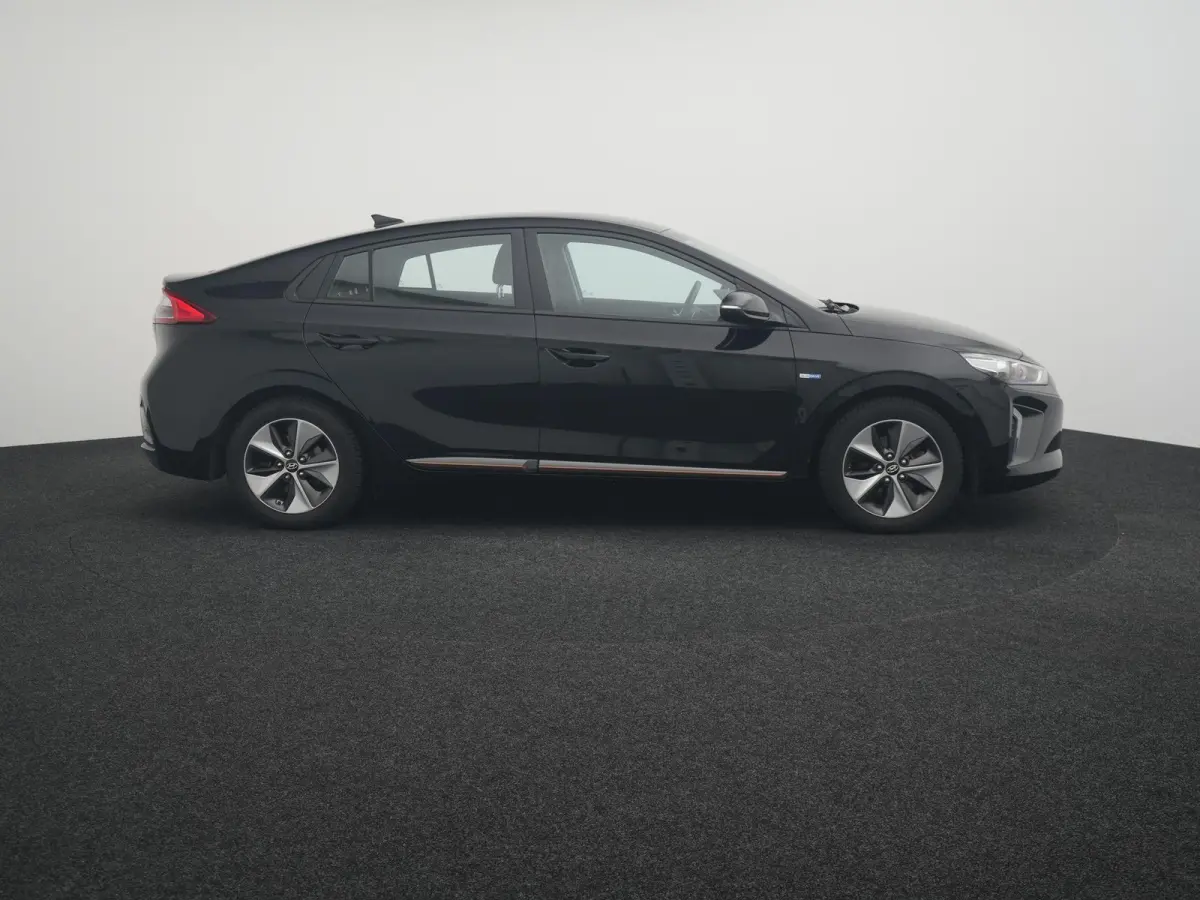 Comfort EV | Achteruitrijcamera | Navigatie | DAB+ | ACC | Lane Assist |