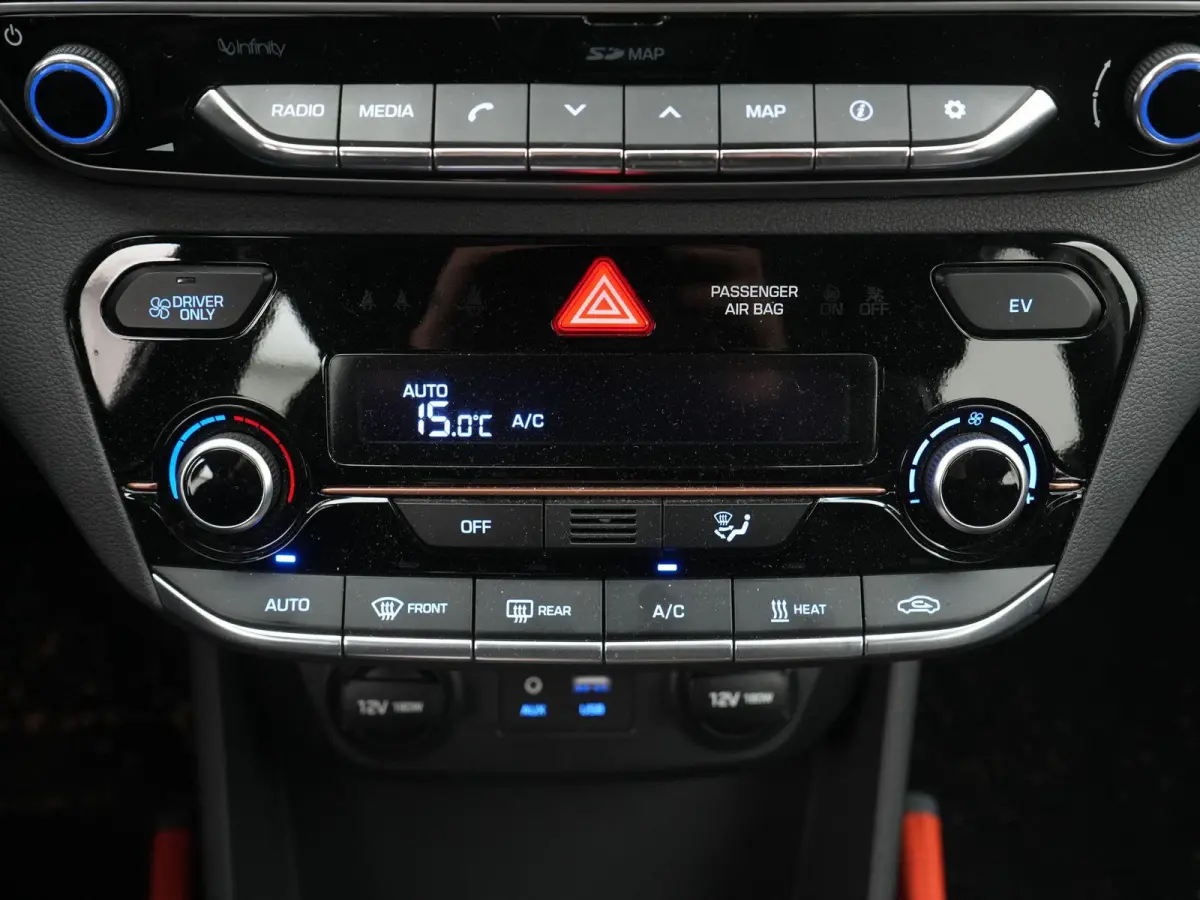 Comfort EV | Achteruitrijcamera | Navigatie | DAB+ | ACC | Lane Assist |