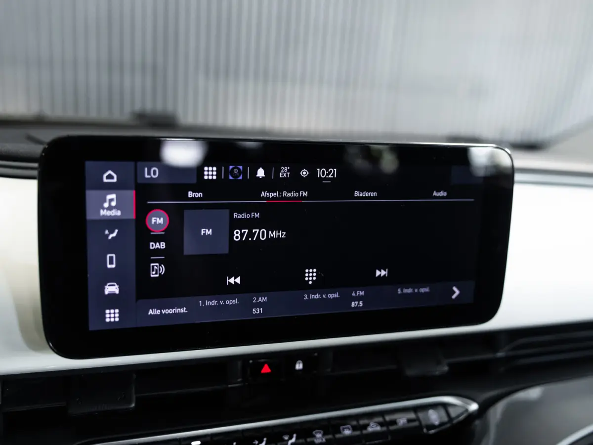 Urban 24 kWh l SoH 93% l AUT.l Keyless l Virtueel cockpit l BTW auto l 1ste. eig. l Dealer onderhouden l ALS NIEUW