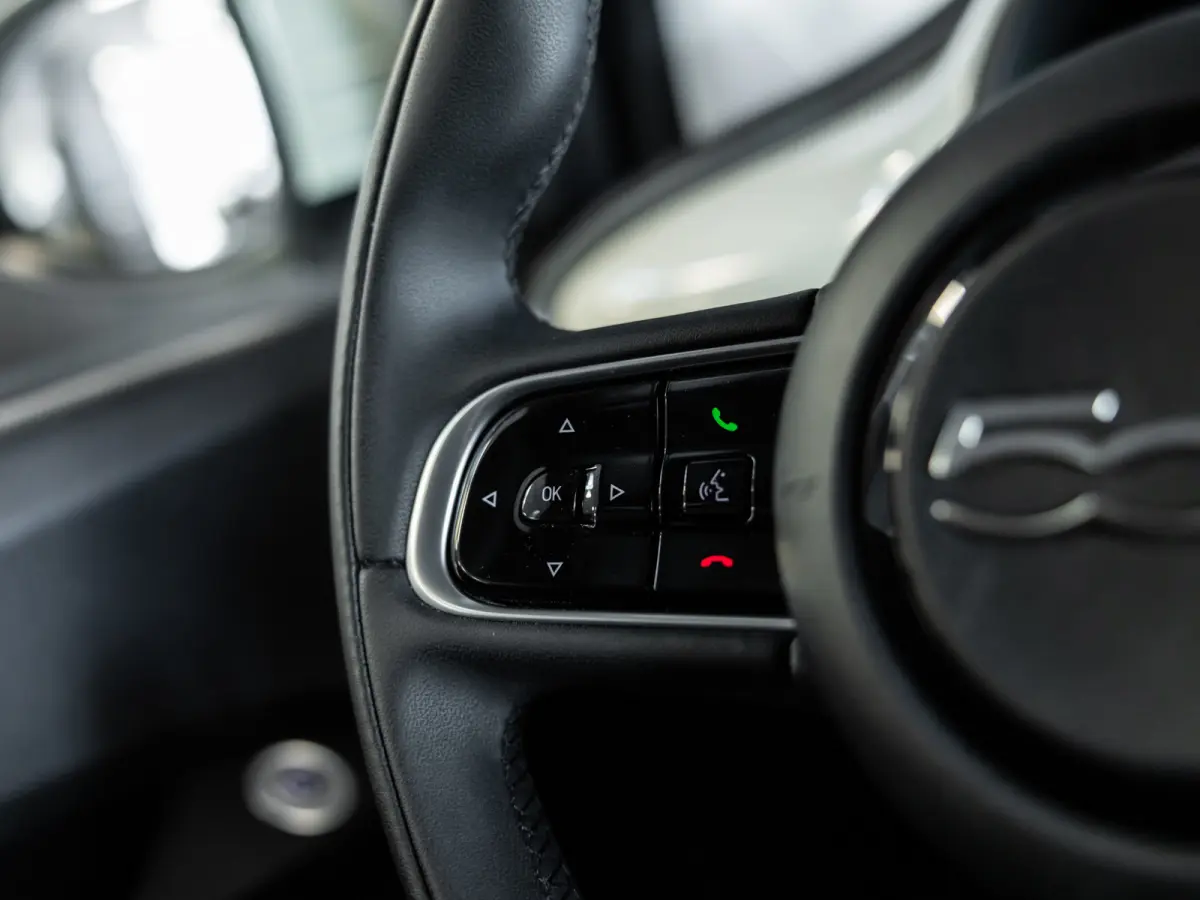 Urban 24 kWh l SoH 93% l AUT.l Keyless l Virtueel cockpit l BTW auto l 1ste. eig. l Dealer onderhouden l ALS NIEUW