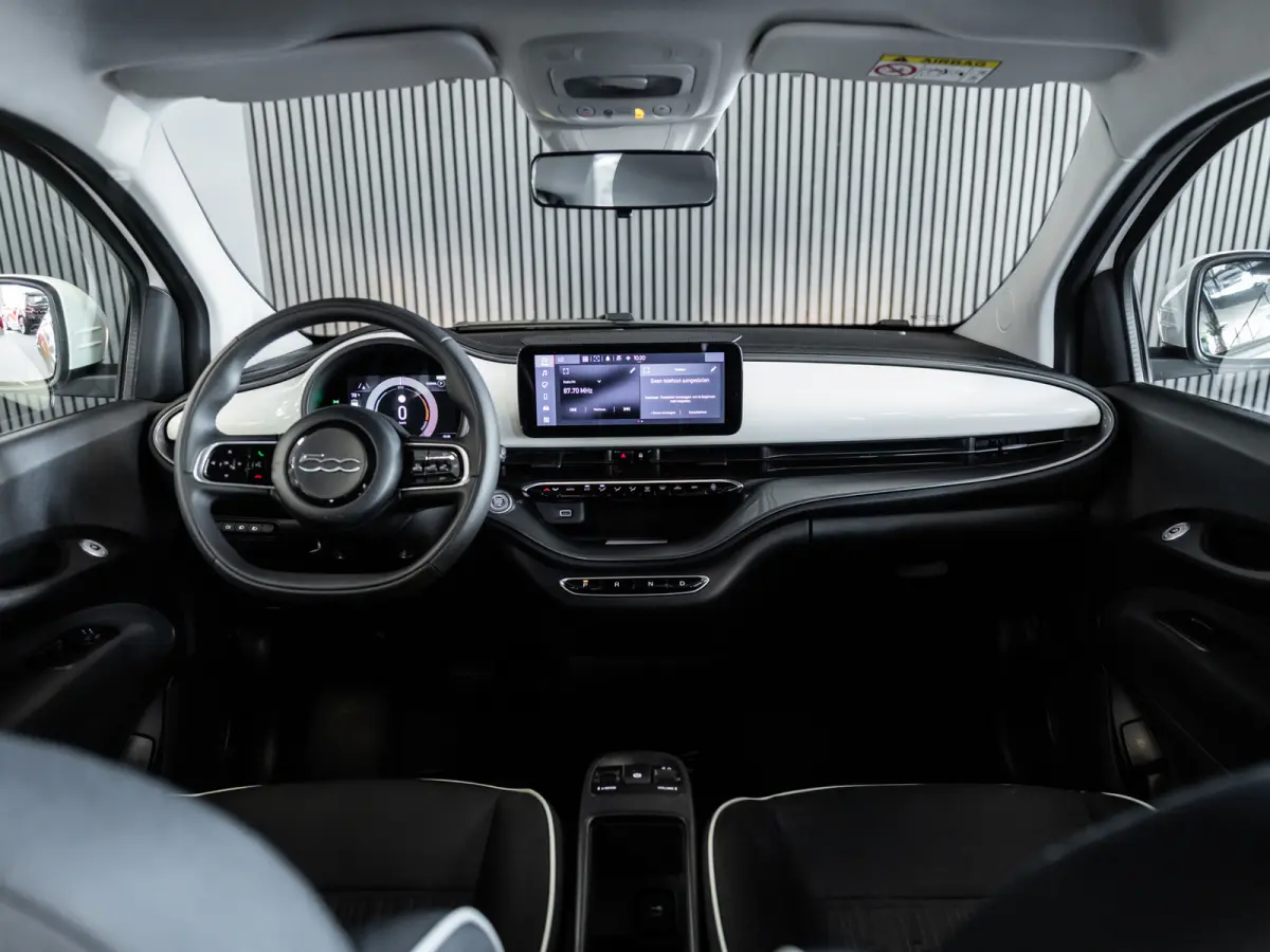 Urban 24 kWh l SoH 93% l AUT.l Keyless l Virtueel cockpit l BTW auto l 1ste. eig. l Dealer onderhouden l ALS NIEUW