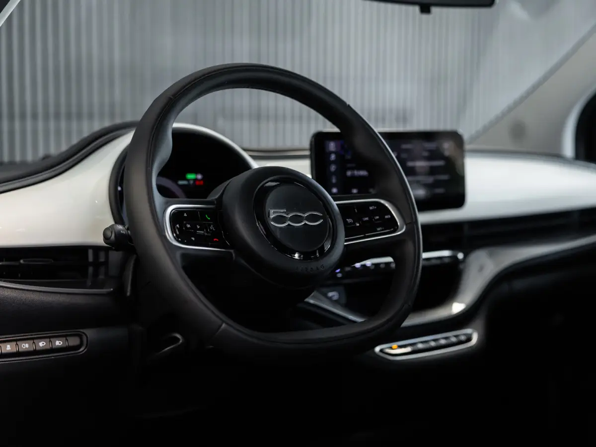 Urban 24 kWh l SoH 93% l AUT.l Keyless l Virtueel cockpit l BTW auto l 1ste. eig. l Dealer onderhouden l ALS NIEUW