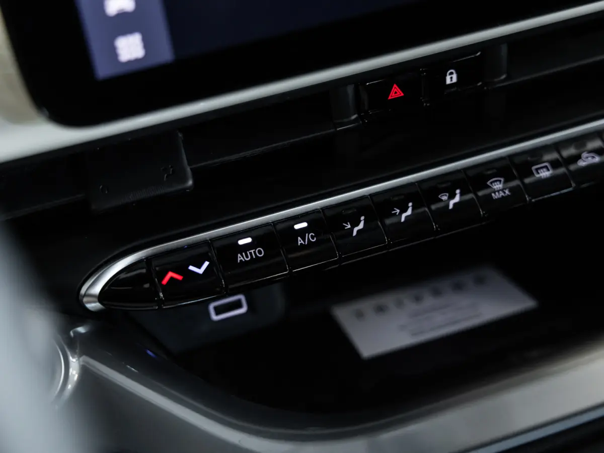 Urban 24 kWh l SoH 93% l AUT.l Keyless l Virtueel cockpit l BTW auto l 1ste. eig. l Dealer onderhouden l ALS NIEUW