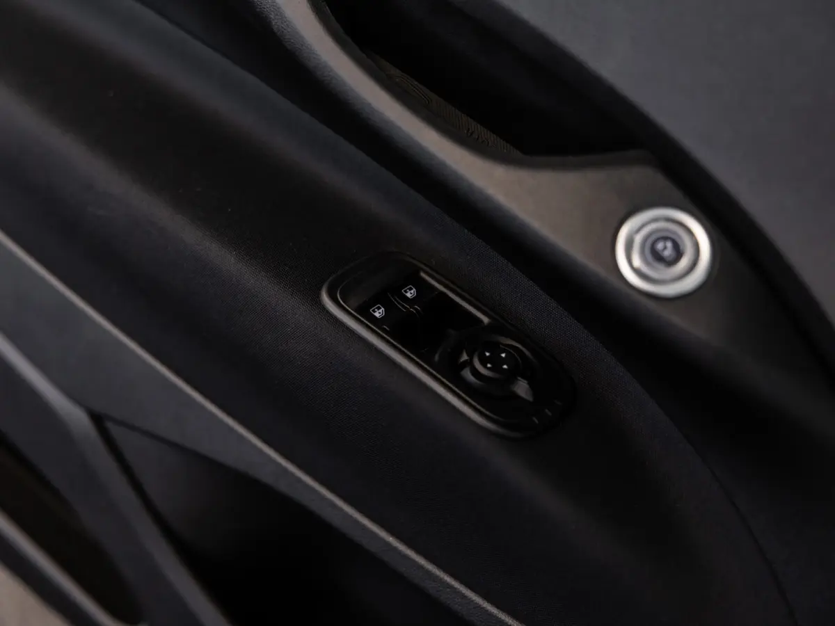 Urban 24 kWh l SoH 93% l AUT.l Keyless l Virtueel cockpit l BTW auto l 1ste. eig. l Dealer onderhouden l ALS NIEUW