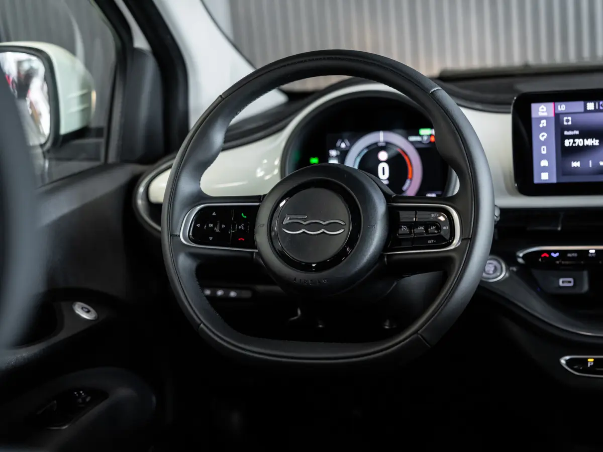 Urban 24 kWh l SoH 93% l AUT.l Keyless l Virtueel cockpit l BTW auto l 1ste. eig. l Dealer onderhouden l ALS NIEUW