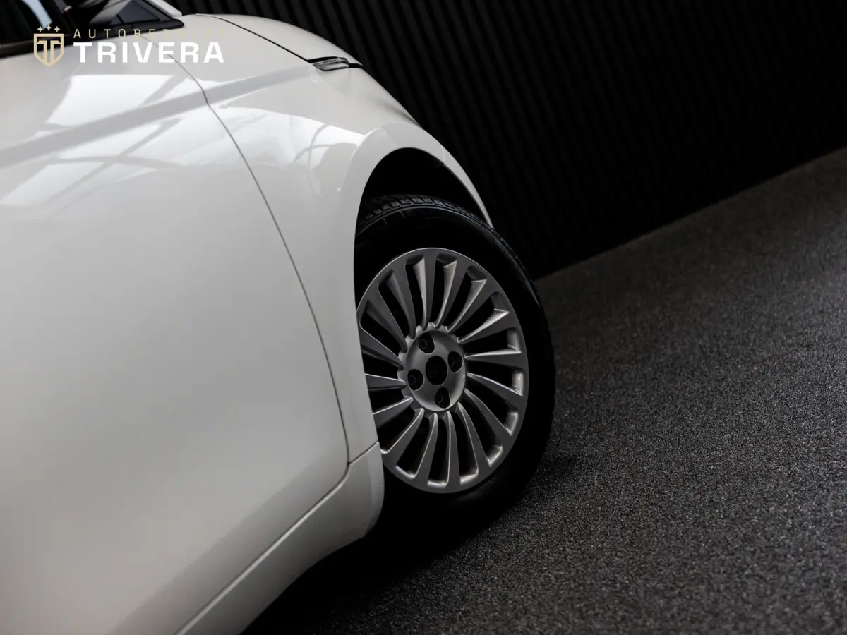 Urban 24 kWh l SoH 93% l AUT.l Keyless l Virtueel cockpit l BTW auto l 1ste. eig. l Dealer onderhouden l ALS NIEUW
