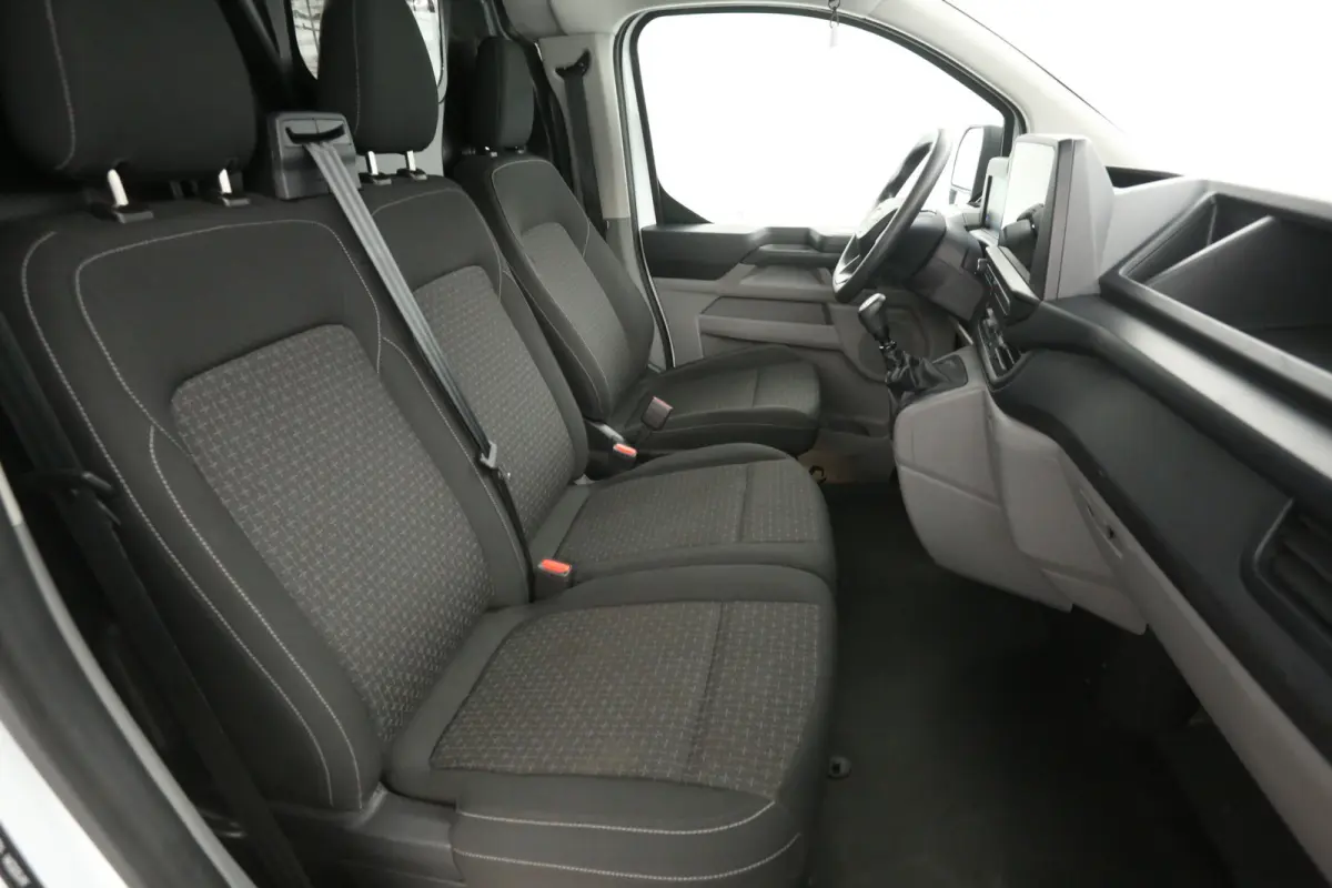 2.0 TDCI L1H1 | Airco | Cruise | Camera | Carplay | 3 Zits | Virtual | Parkeersens. | LED