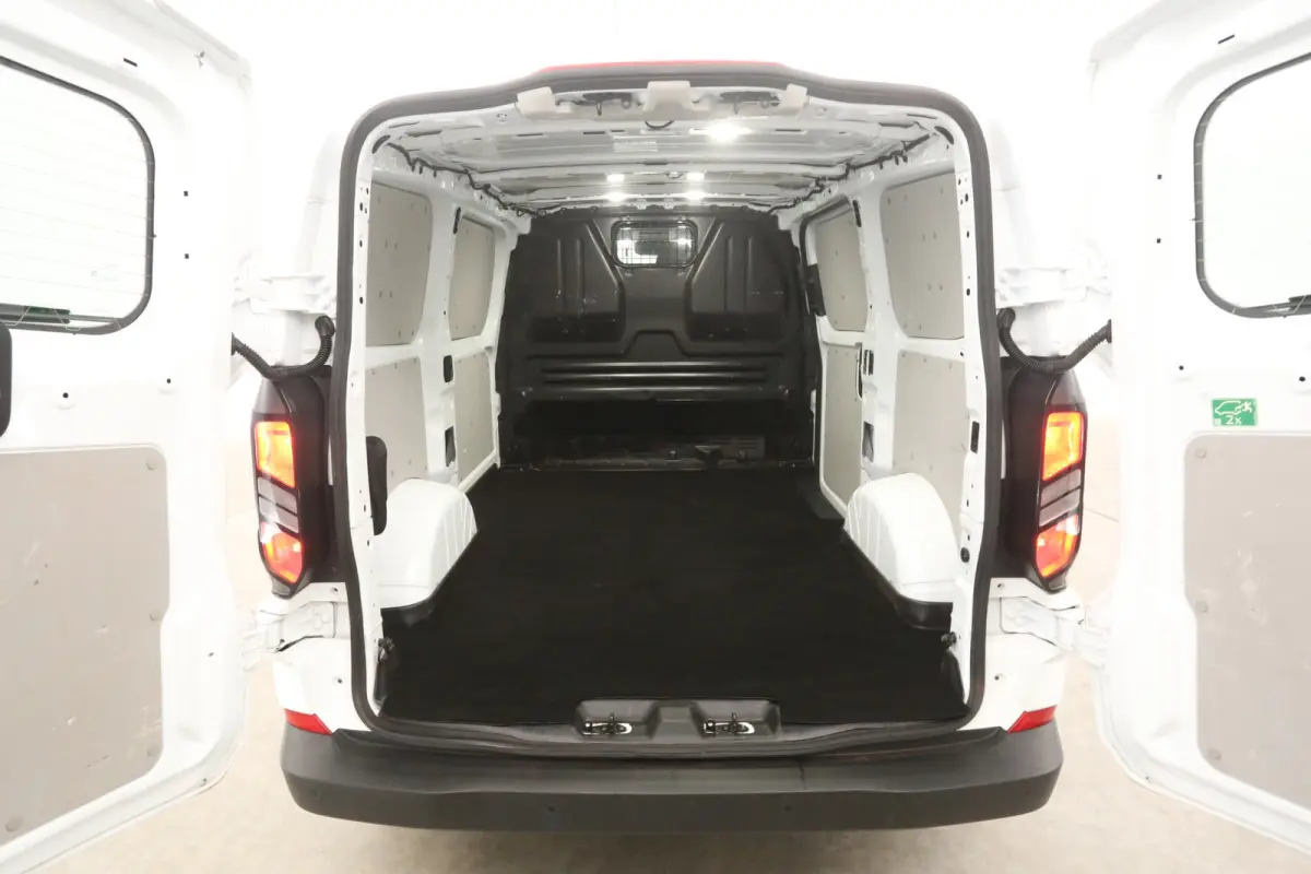 2.0 TDCI L1H1 | Airco | Cruise | Camera | Carplay | 3 Zits | Virtual | Parkeersens. | LED
