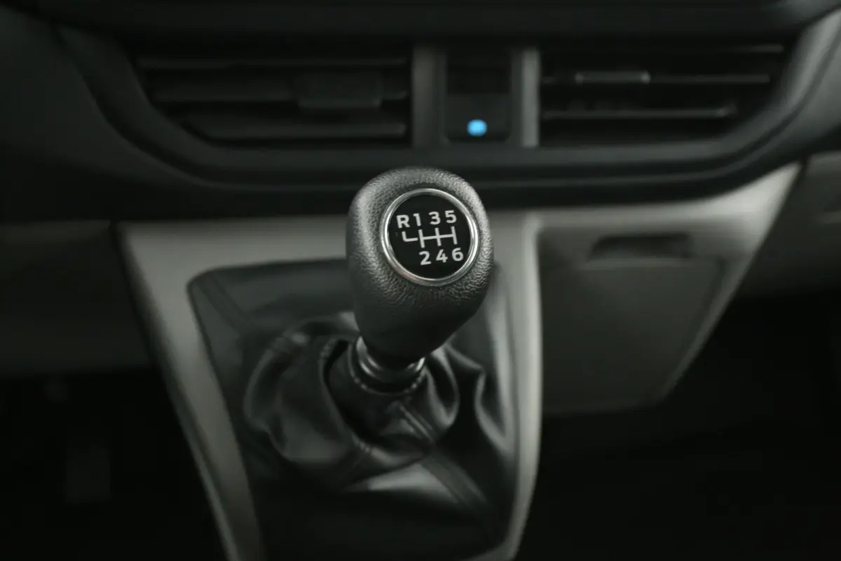 2.0 TDCI L1H1 | Airco | Cruise | Camera | Carplay | 3 Zits | Virtual | Parkeersens. | LED