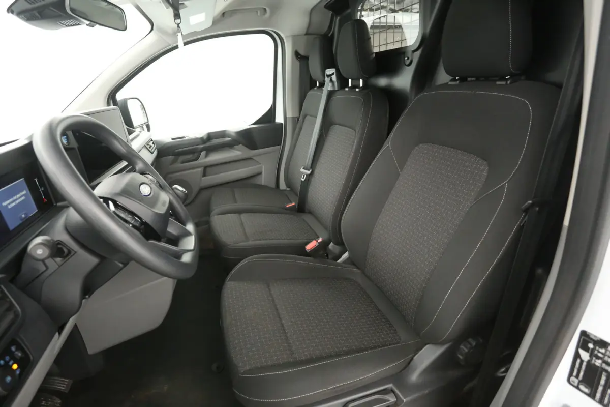 2.0 TDCI L1H1 | Airco | Cruise | Camera | Carplay | 3 Zits | Virtual | Parkeersens. | LED