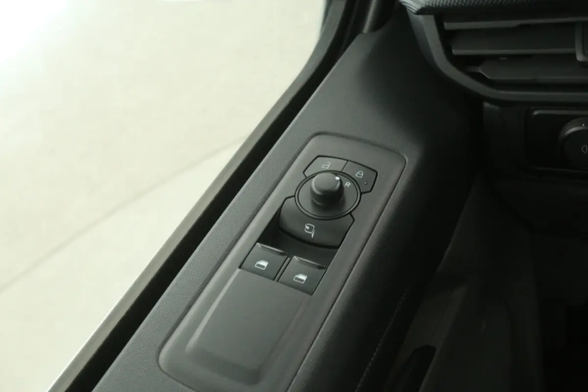 2.0 TDCI L1H1 | Airco | Cruise | Camera | Carplay | 3 Zits | Virtual | Parkeersens. | LED