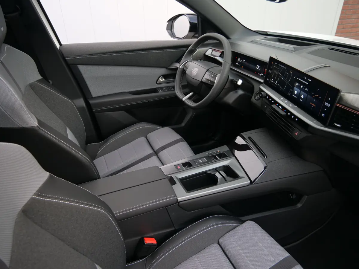 1.2 Turbo Hybrid GS 145 Pk Automaat Navigatie / DAB / Apple Carplay / Pano-dak / Winterpack