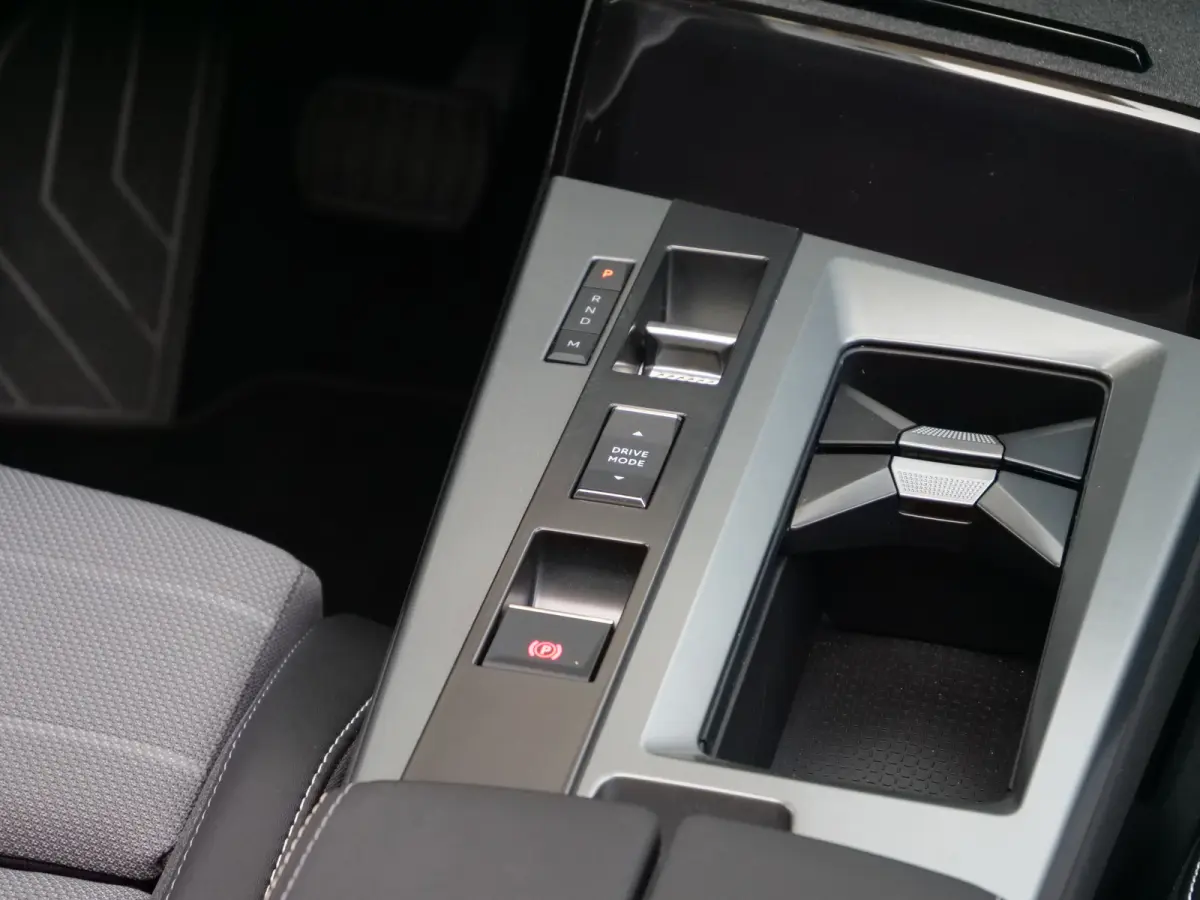 1.2 Turbo Hybrid GS 145 Pk Automaat Navigatie / DAB / Apple Carplay / Pano-dak / Winterpack