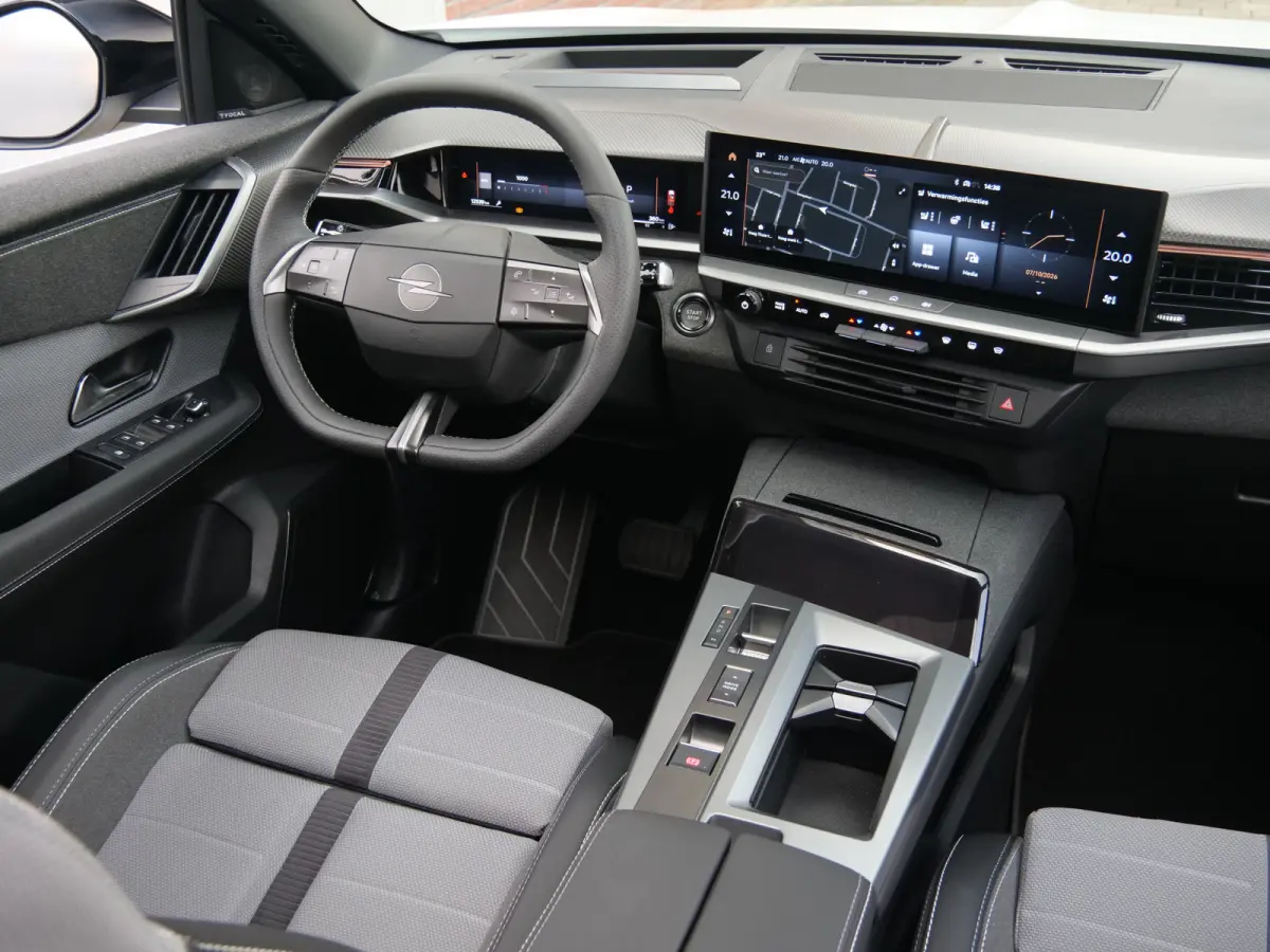 1.2 Turbo Hybrid GS 145 Pk Automaat Navigatie / DAB / Apple Carplay / Pano-dak / Winterpack