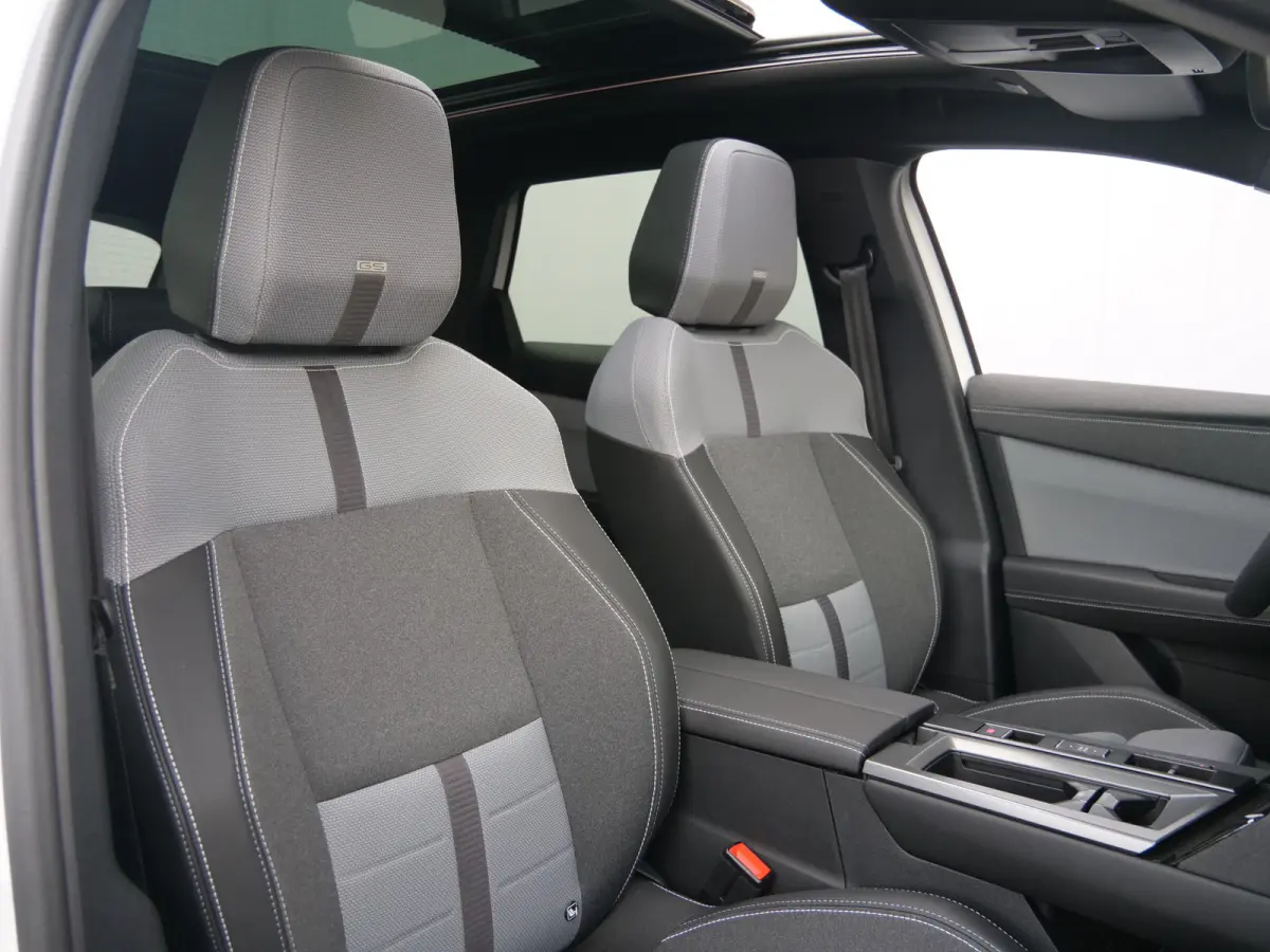 1.2 Turbo Hybrid GS 145 Pk Automaat Navigatie / DAB / Apple Carplay / Pano-dak / Winterpack