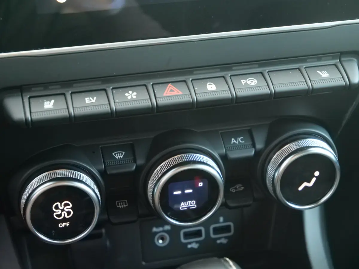 1.6 E-Tech Hybrid 145 Pk Zen Automaat Navigatie / DAB / Apple Carplay / Camera / Stoelverwarming
