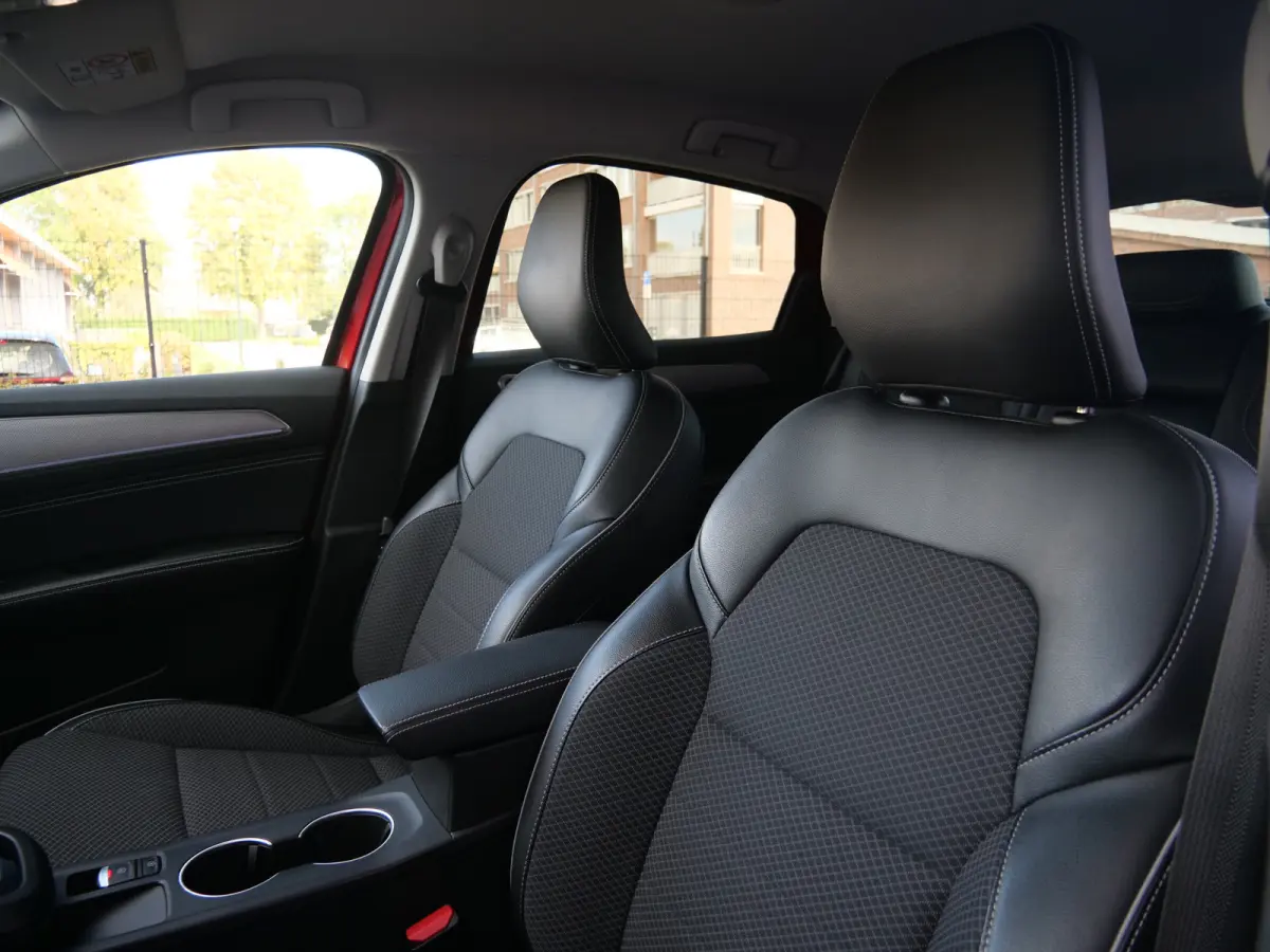 1.6 E-Tech Hybrid 145 Pk Zen Automaat Navigatie / DAB / Apple Carplay / Camera / Stoelverwarming