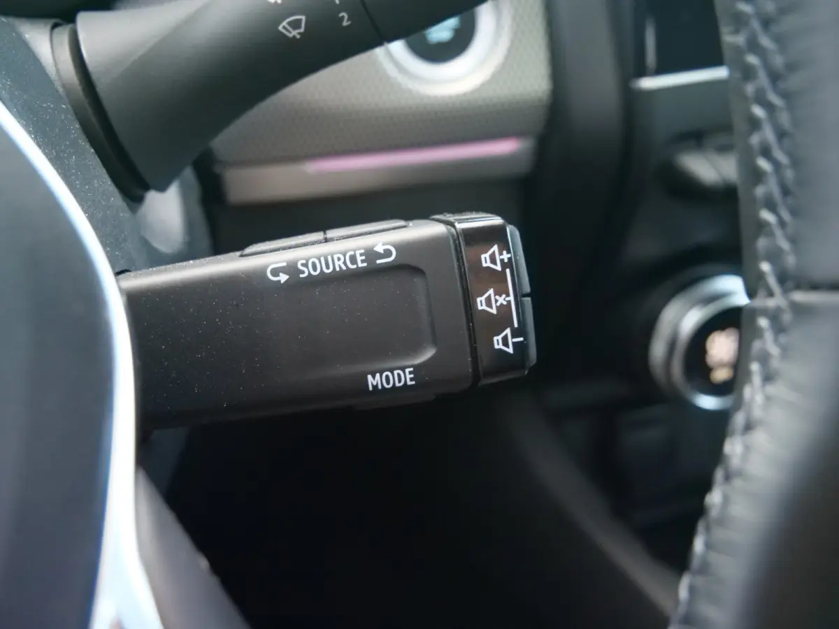 1.6 E-Tech Hybrid 145 Pk Zen Automaat Navigatie / DAB / Apple Carplay / Camera / Stoelverwarming