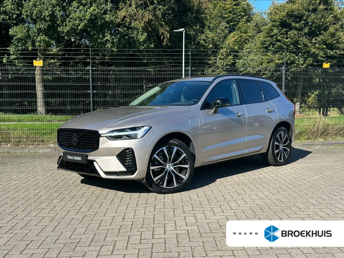 2.0 T6 Plug-in hybrid AWD Plus Dark | 360 camera | Gelamineerd glas | Pano | Trekhaak | Pilot Assist | Memory |