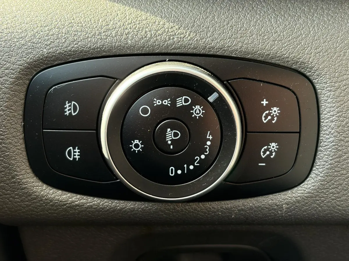 300 2.0 TDCI L1H1*HAAK*CAM*A/C*CRUISE*3-PERS*PDC*