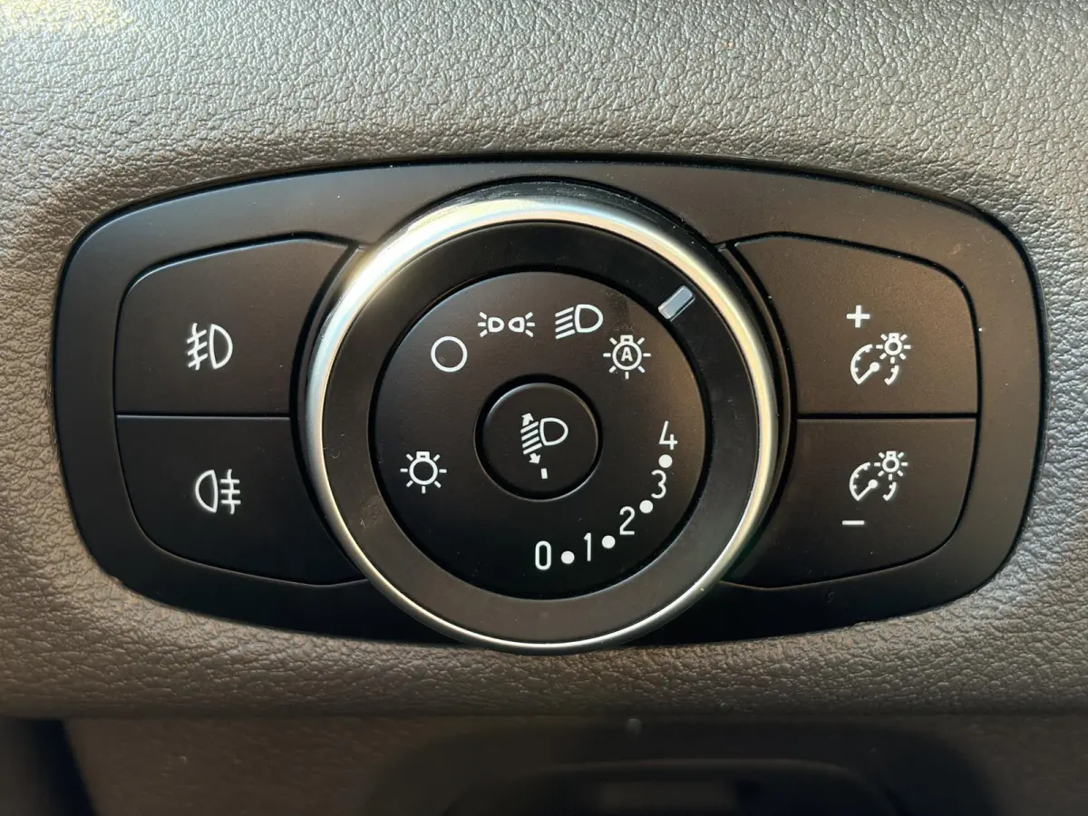 300 2.0 TDCI L1H1*HAAK*CAM*A/C*CRUISE*3-PERS*PDC*