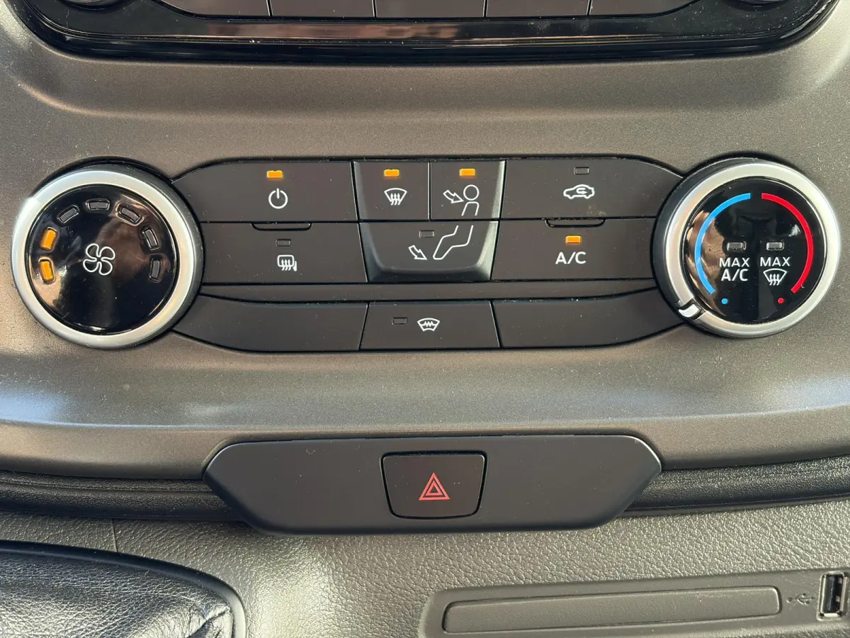 300 2.0 TDCI L1H1*HAAK*CAM*A/C*CRUISE*3-PERS*PDC*