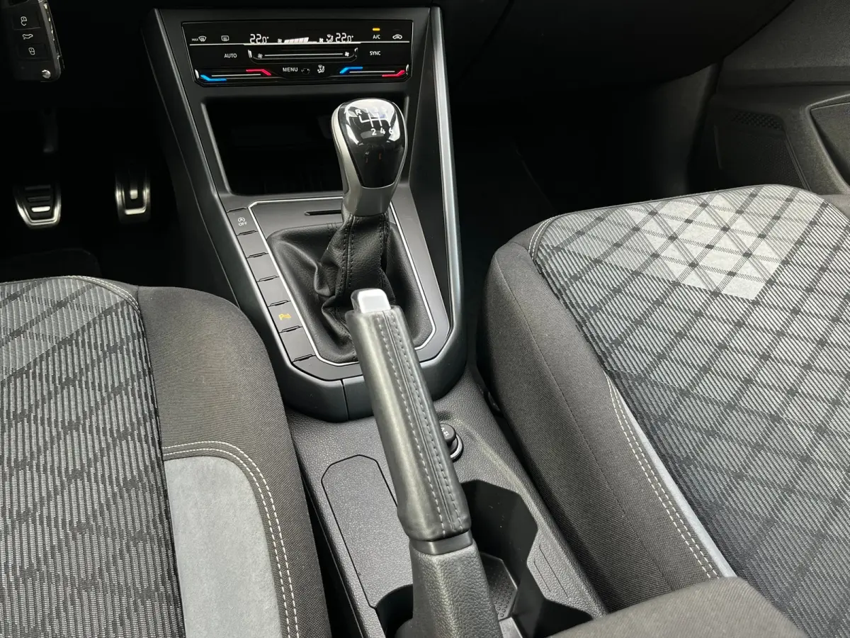 1.0 TSI R-Line Edition Pano/Kanteldak! | Adaptieve Cruise | Dealer Onderhouden! | Digitaal Cockpit | LMV | | Achterspoiler | Audio installatie | Automatische snelheids begrenzing