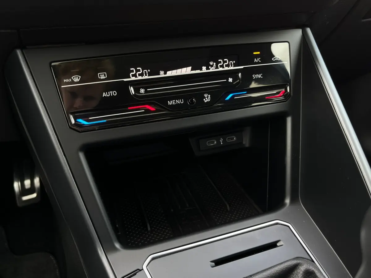 1.0 TSI R-Line Edition Pano/Kanteldak! | Adaptieve Cruise | Dealer Onderhouden! | Digitaal Cockpit | LMV | | Achterspoiler | Audio installatie | Automatische snelheids begrenzing