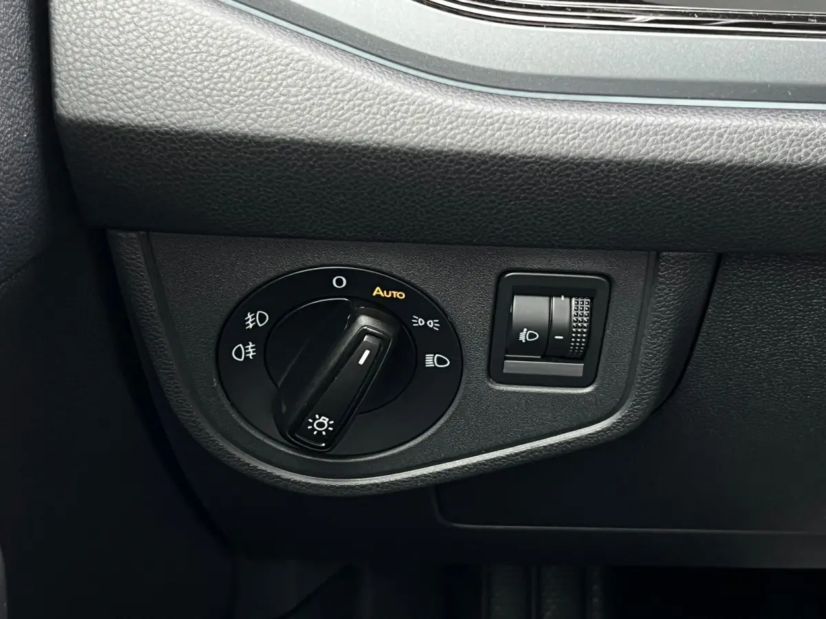 1.0 TSI R-Line Edition Pano/Kanteldak! | Adaptieve Cruise | Dealer Onderhouden! | Digitaal Cockpit | LMV | | Achterspoiler | Audio installatie | Automatische snelheids begrenzing